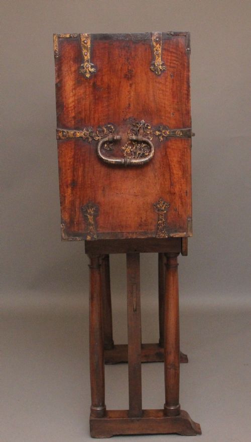 17TH CENTURY WALNUT VARGUENO ON STAND - ADDITIONAL PHOTO 19