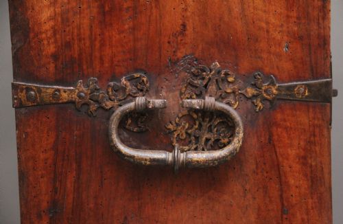 17TH CENTURY WALNUT VARGUENO ON STAND - ADDITIONAL PHOTO 20