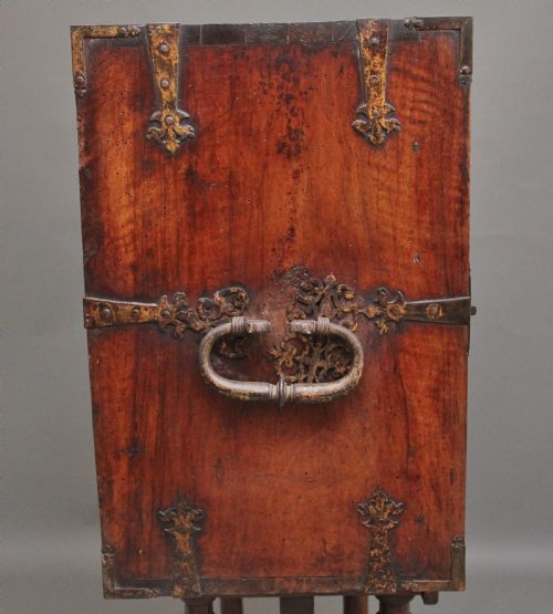 17TH CENTURY WALNUT VARGUENO ON STAND - ADDITIONAL PHOTO 21