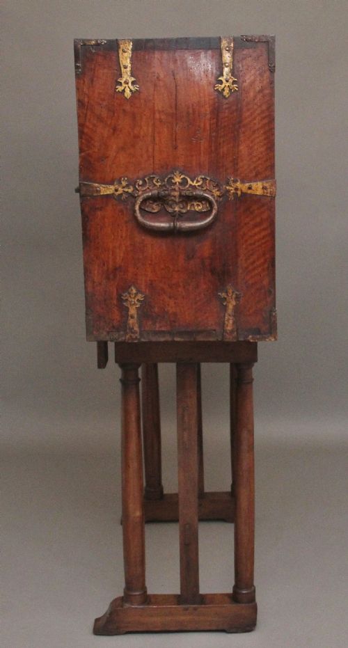 17TH CENTURY WALNUT VARGUENO ON STAND - ADDITIONAL PHOTO 24