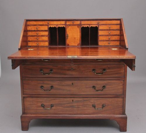 18TH CENTURY MAHOGANY BUREAU - ADDITIONAL PHOTO 1