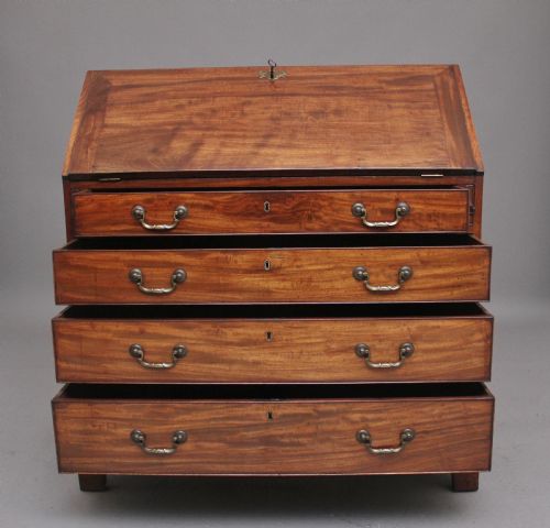 18TH CENTURY MAHOGANY BUREAU - ADDITIONAL PHOTO 4