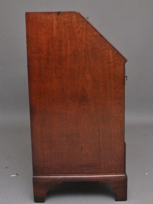 18TH CENTURY MAHOGANY BUREAU - ADDITIONAL PHOTO 5