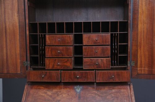 EARLY 18TH CENTURY WALNUT BUREAU BOOKCASE - ADDITIONAL PHOTO 9