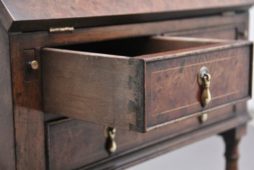 EARLY 20TH CENTURY WALNUT AND ELM BUREAU - ADDITIONAL PHOTO 12