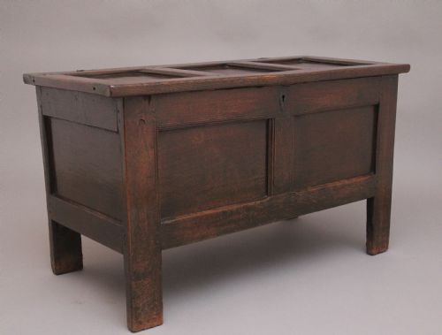 18TH CENTURY OAK COFFER - ADDITIONAL PHOTO 1