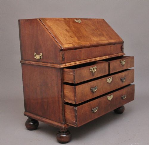 18TH CENTURY WALNUT BUREAU - ADDITIONAL PHOTO 3