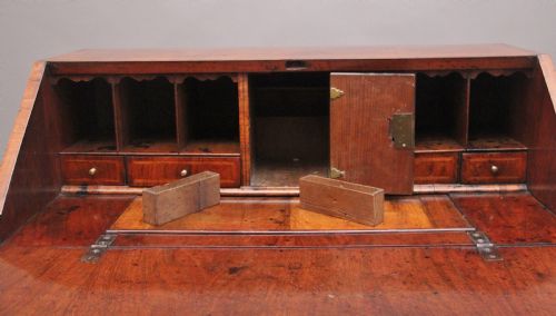 18TH CENTURY WALNUT BUREAU - ADDITIONAL PHOTO 7