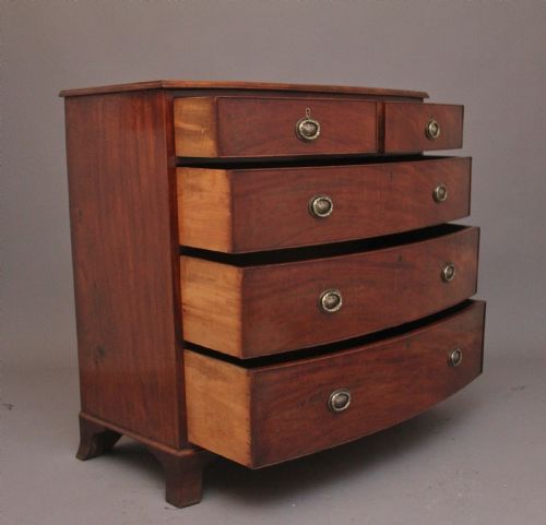 EARLY 19TH CENTURY MAHOGANY BOWFRONT CHEST - ADDITIONAL PHOTO 6