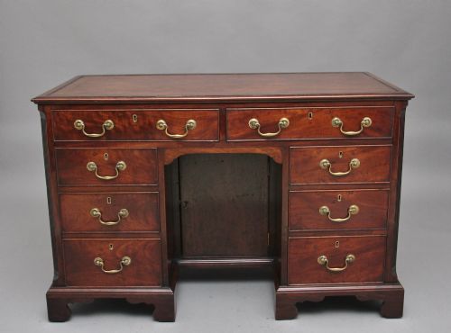 18TH CENTURY MAHOGANY KNEEHOLE DESK - ADDITIONAL PHOTO 3