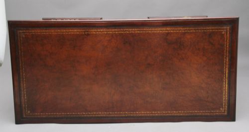 18TH CENTURY MAHOGANY KNEEHOLE DESK - ADDITIONAL PHOTO 9