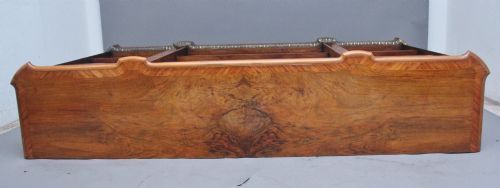 19TH CENTURY WALNUT AND ORMOLU OPEN BOOKCASE BY JOHNSTONE AND JEANES - ADDITIONAL PHOTO 8