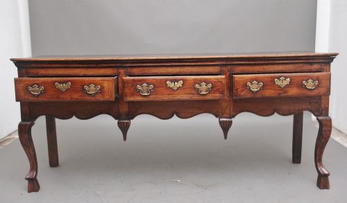 EARLY 18TH CENTURY OAK DRESSER BASE - ADDITIONAL PHOTO 1