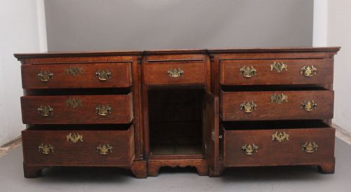 LARGE 18TH CENTURY ANTIQUE OAK DRESSER - ADDITIONAL PHOTO 2