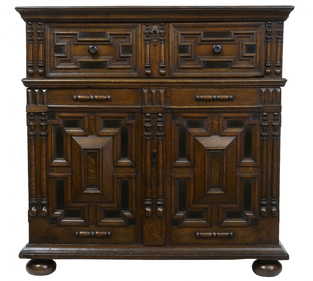 Early oak enclosed chest