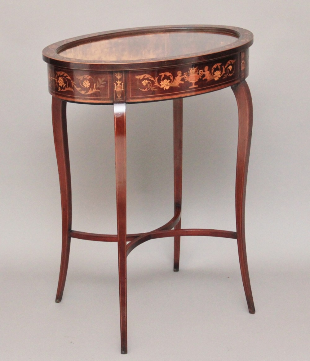 Inlaid bijouterie table