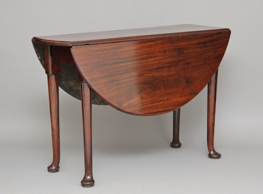 18th century Mahogany drop leaf table