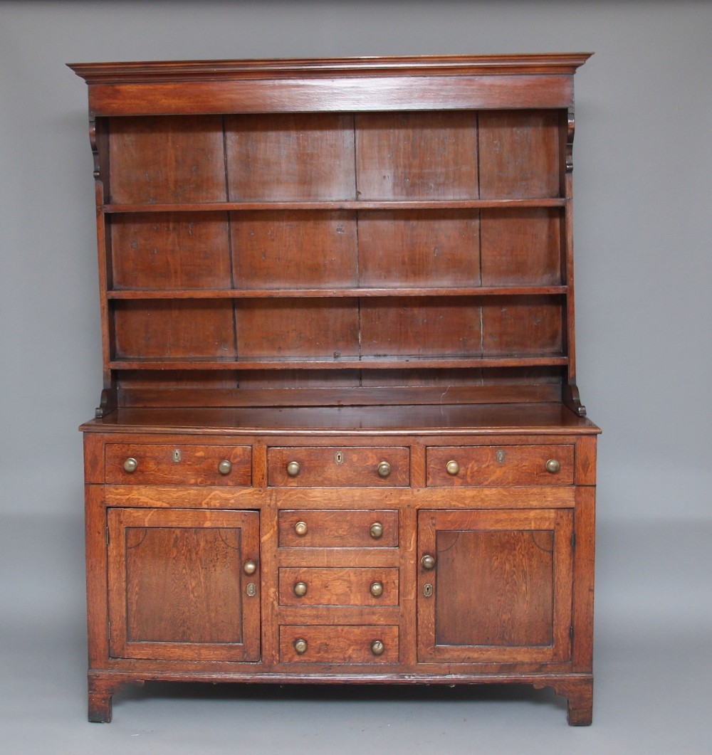 18th century Oak cupboard dresser and rack