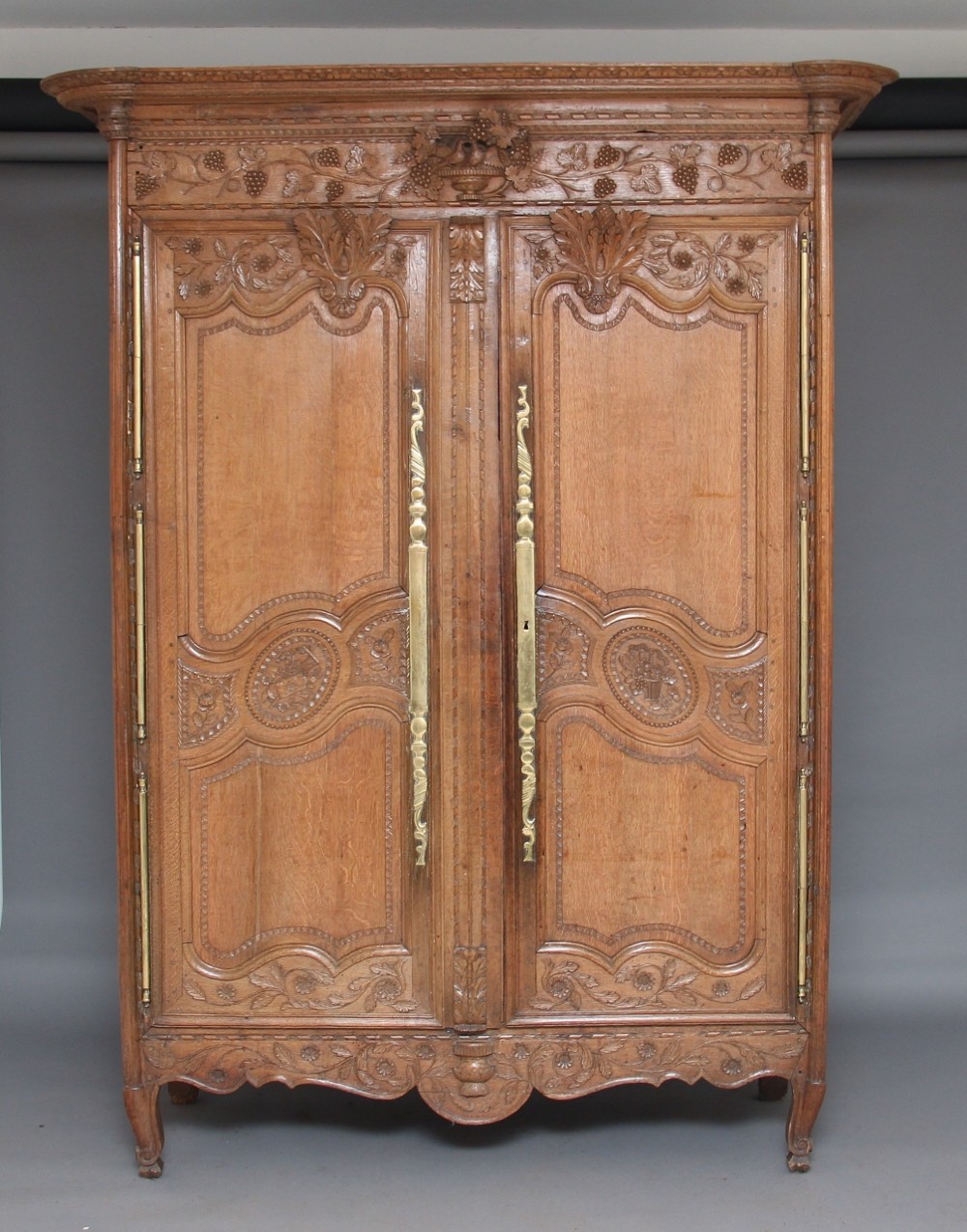 Early 19th Century oak armoire 