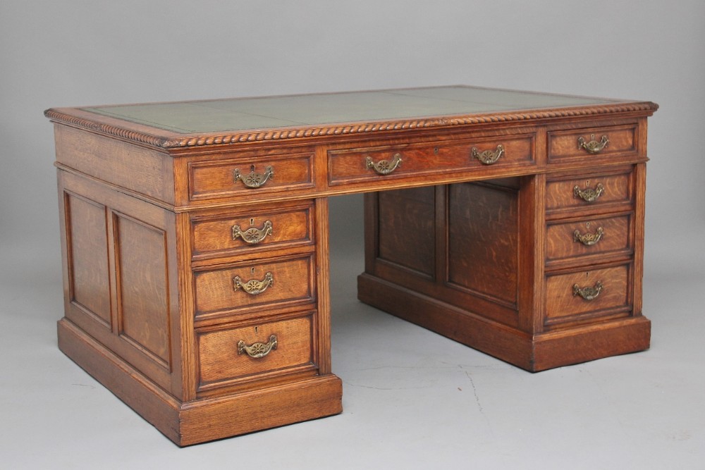 Early 20th Century oak partners desk