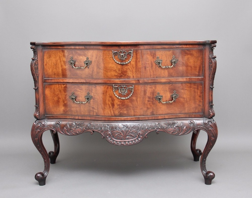 Early 20th Century mahogany serpentine commode