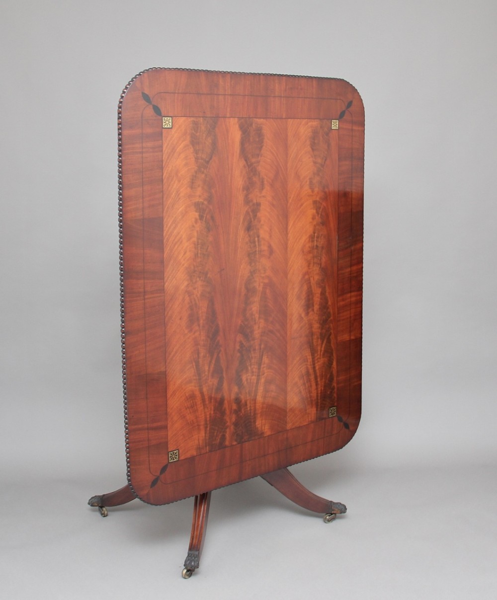 Early 19th Century inlaid mahogany breakfast table