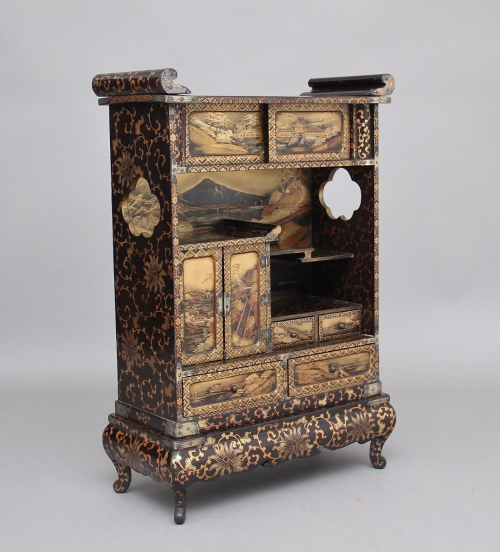 19th Century Japanese lacquered and gilt cabinet