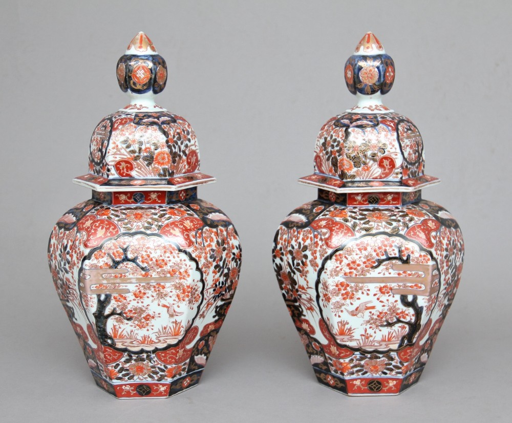 A pair of 19th Century decorative Imari vases