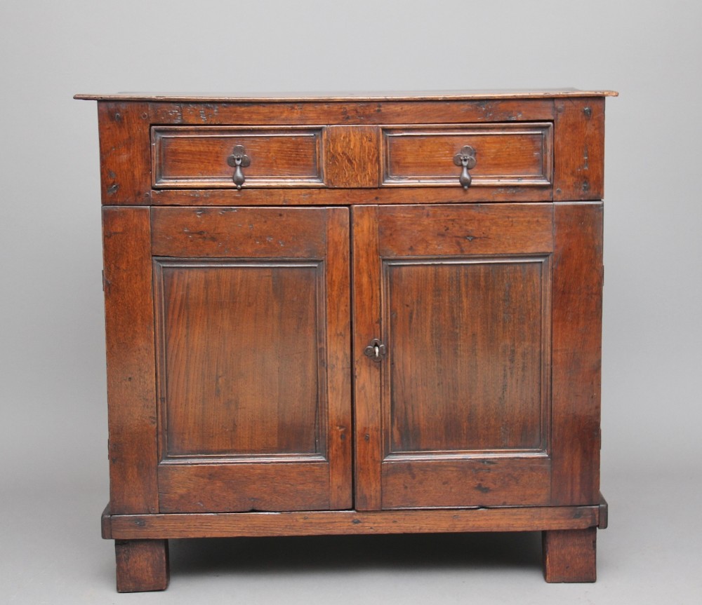 Early 18th Century oak enclosed chest 