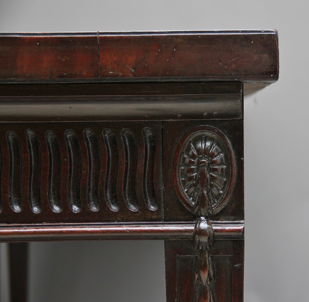 Large 18th Century mahogany serving table View XI
