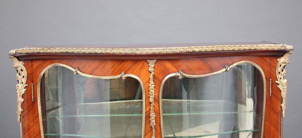 19th Century French Kingwood and ormolu display cabinet View VI