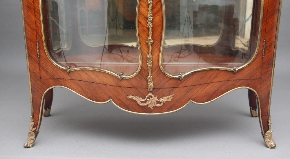 19th Century French Kingwood and ormolu display cabinet View VIII