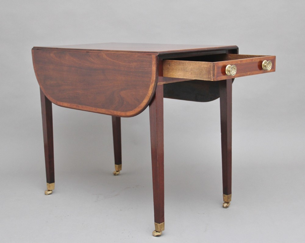Early 19th Century mahogany Pembroke table View II