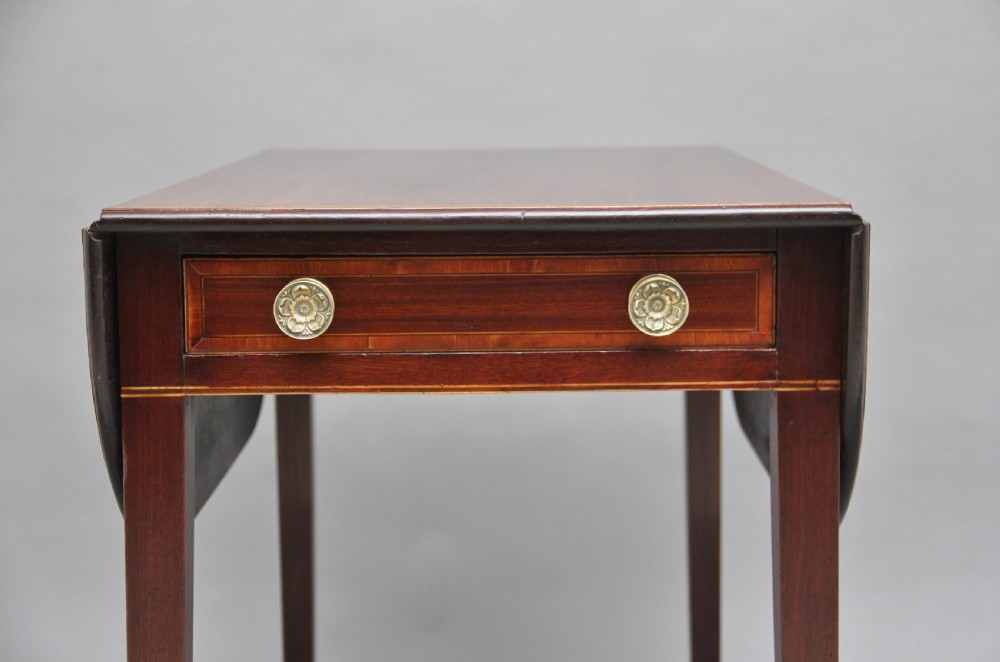 Early 19th Century mahogany Pembroke table View V