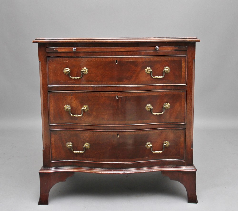 Early 20th Century serpentine chest of drawers
