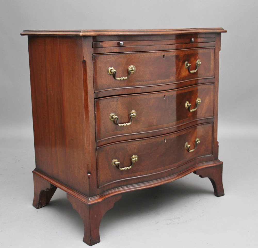 Early 20th Century serpentine chest of drawers View IV