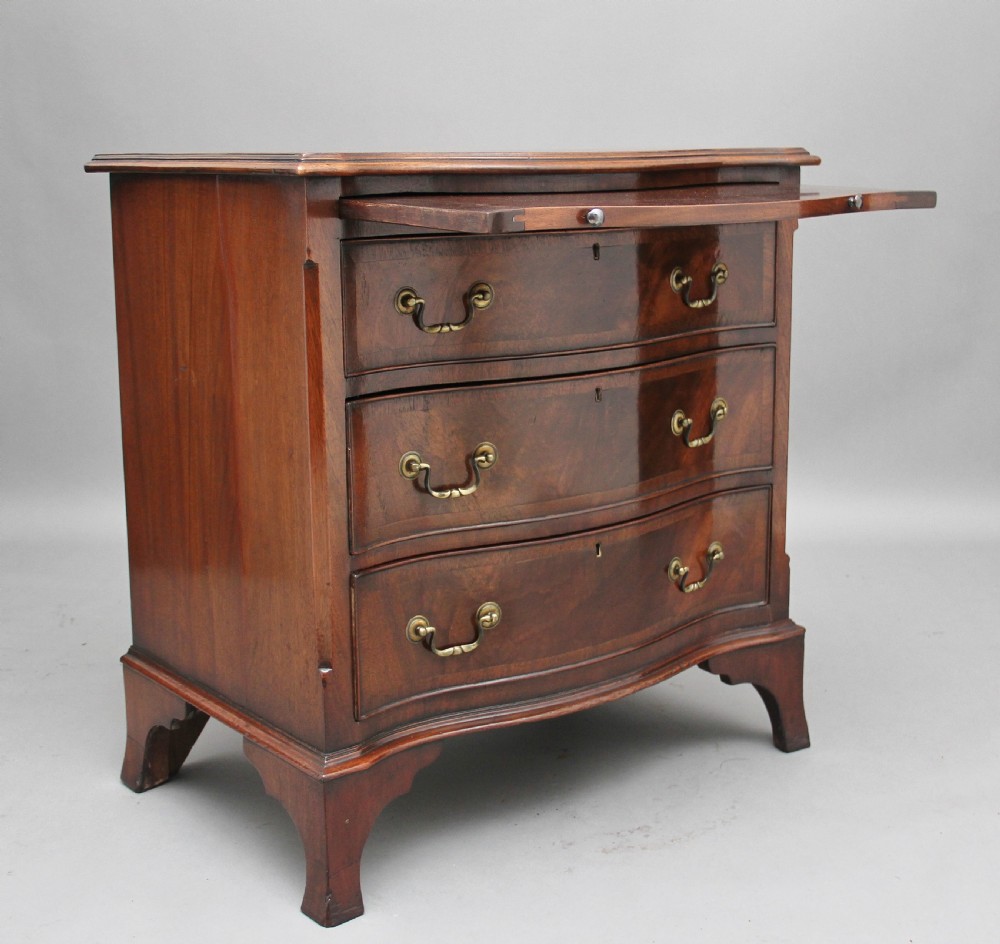 Early 20th Century serpentine chest of drawers View V