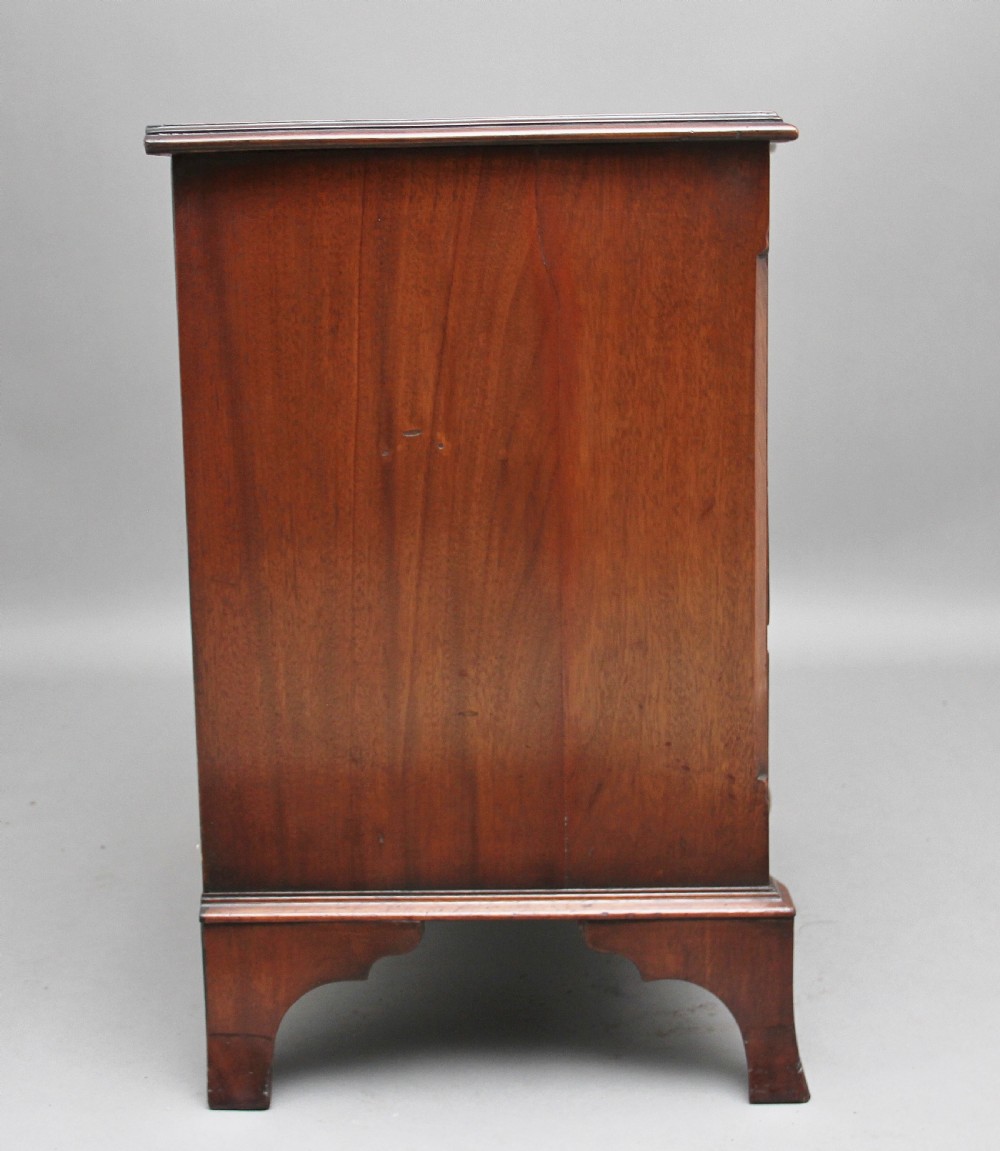 Early 20th Century serpentine chest of drawers View VII