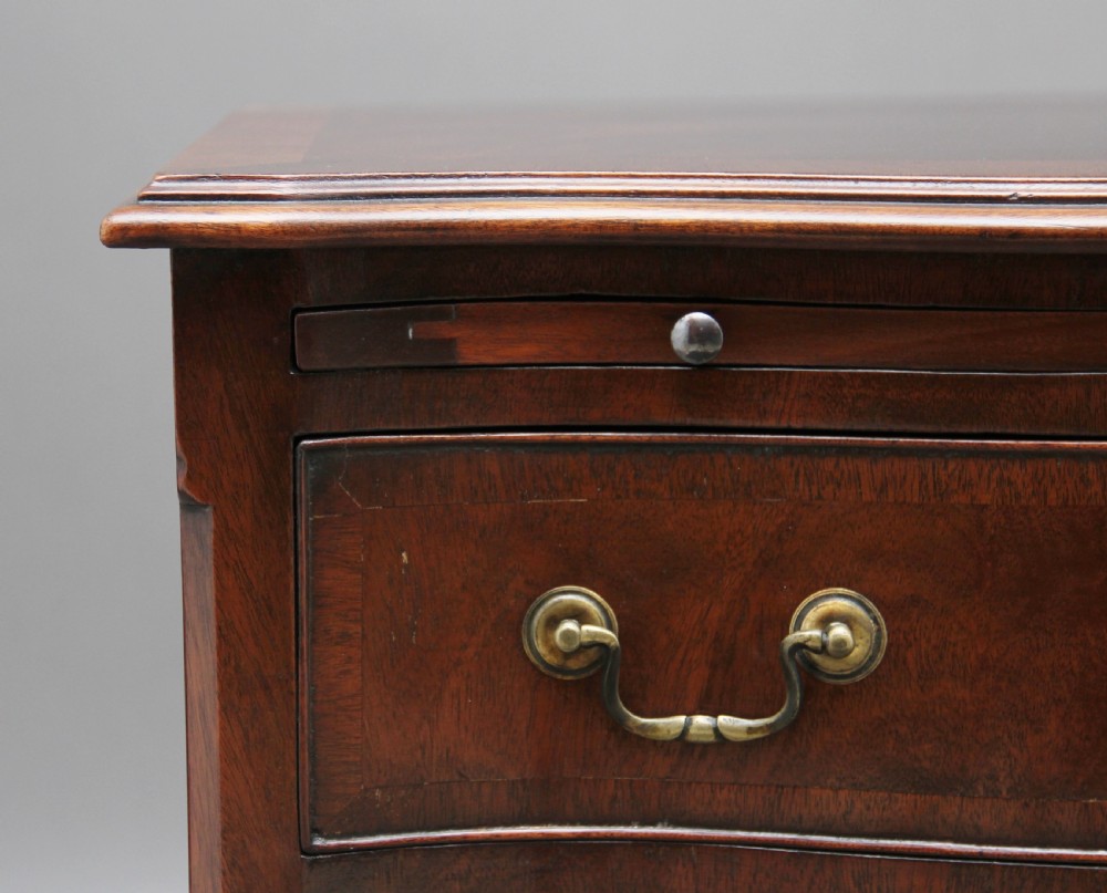 Early 20th Century serpentine chest of drawers View XII