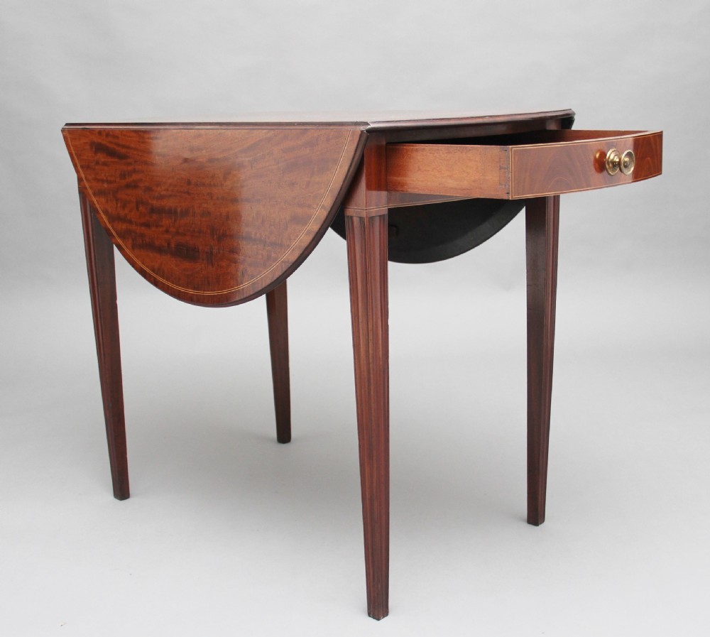 Early 19th Century mahogany Pembroke table View II