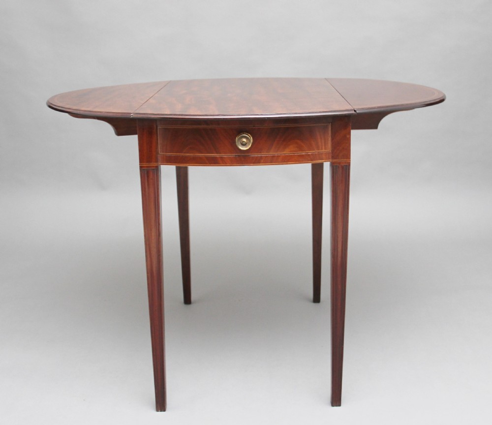 Early 19th Century mahogany Pembroke table View III