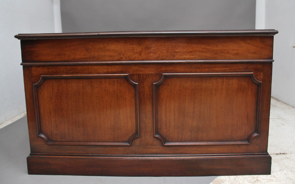 Large early 20th Century mahogany partners desk View XIV