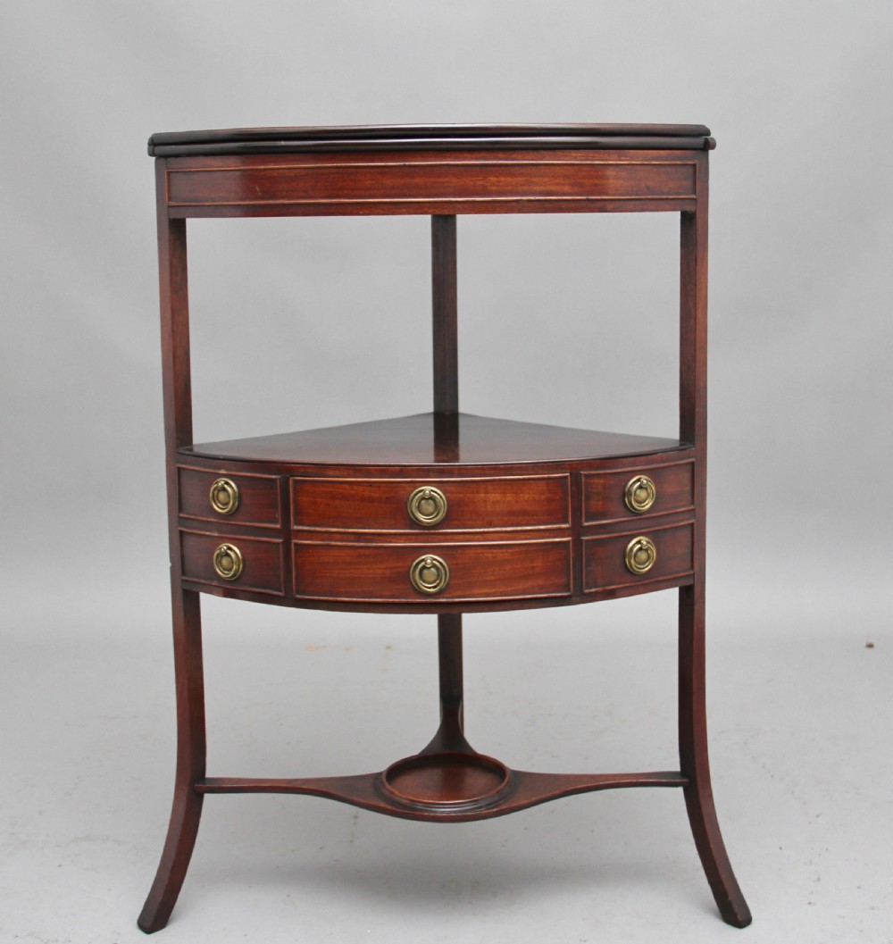 Early 19th Century mahogany corner wash stand