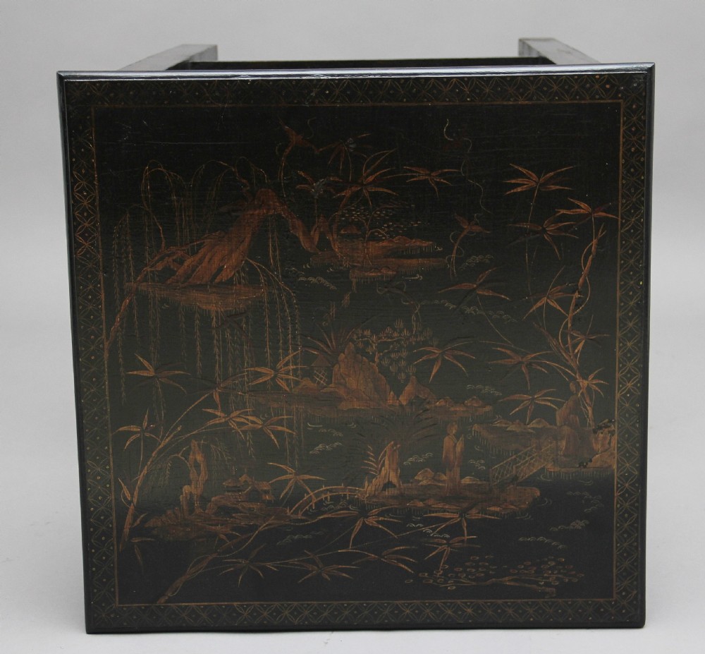 Early 20th Century Chinoiserie side table View III