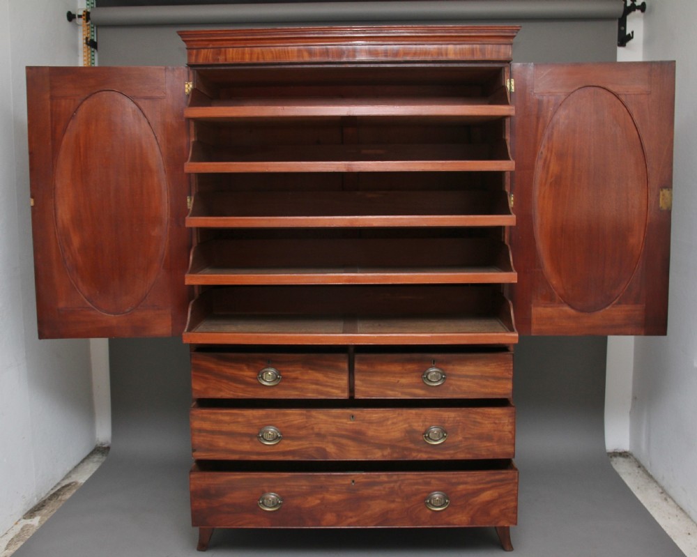 Early 19th Century mahogany linen press View IV