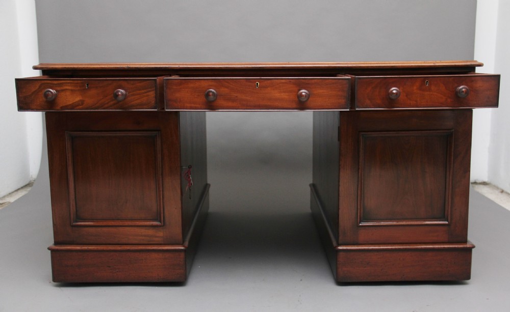 Early 19th Century mahogany partners desk View IX