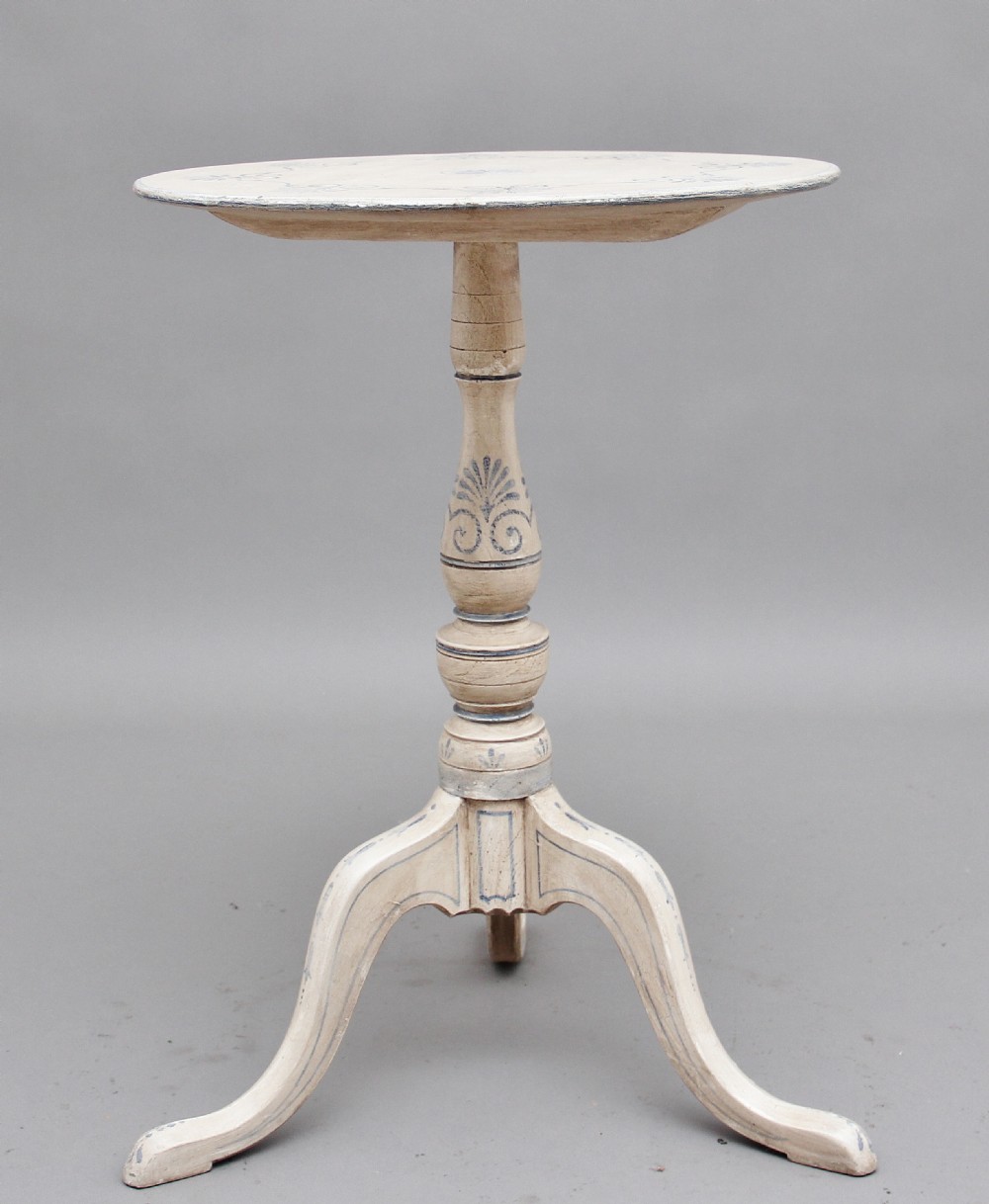 Decorative early 20th Century painted tripod table View II