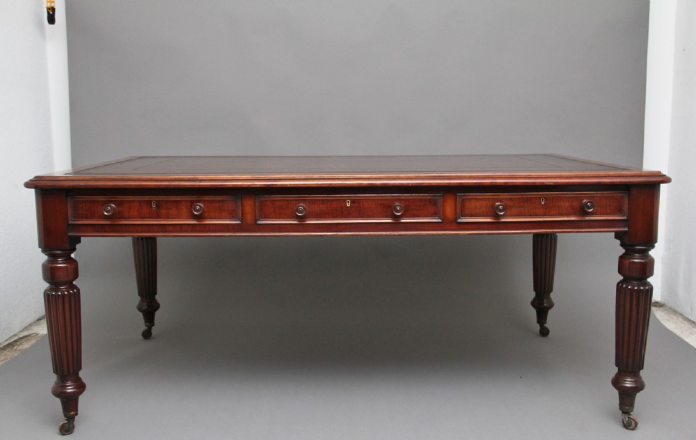 Early 19th Century mahogany partners desk