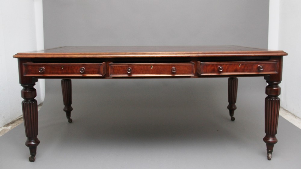 Early 19th Century mahogany partners desk View VI