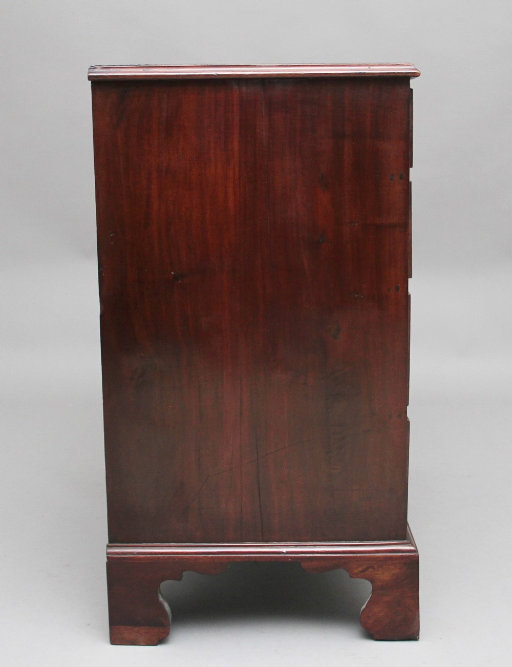 18th Century mahogany chest of drawers View IV